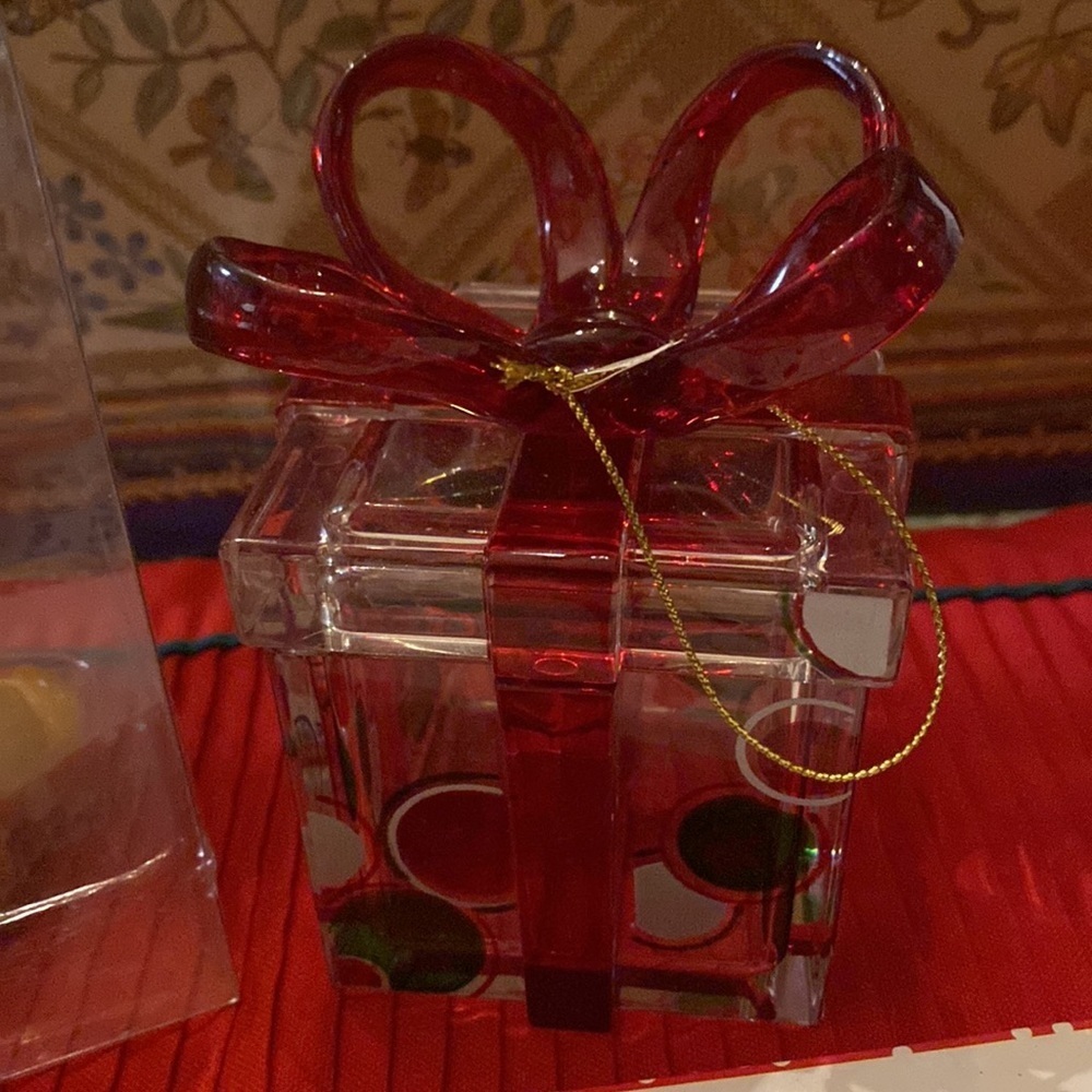 Christmas reindeer, 2 gift box ornaments, and 1 gingerbread hanging poly stone - Picture 4 of 6